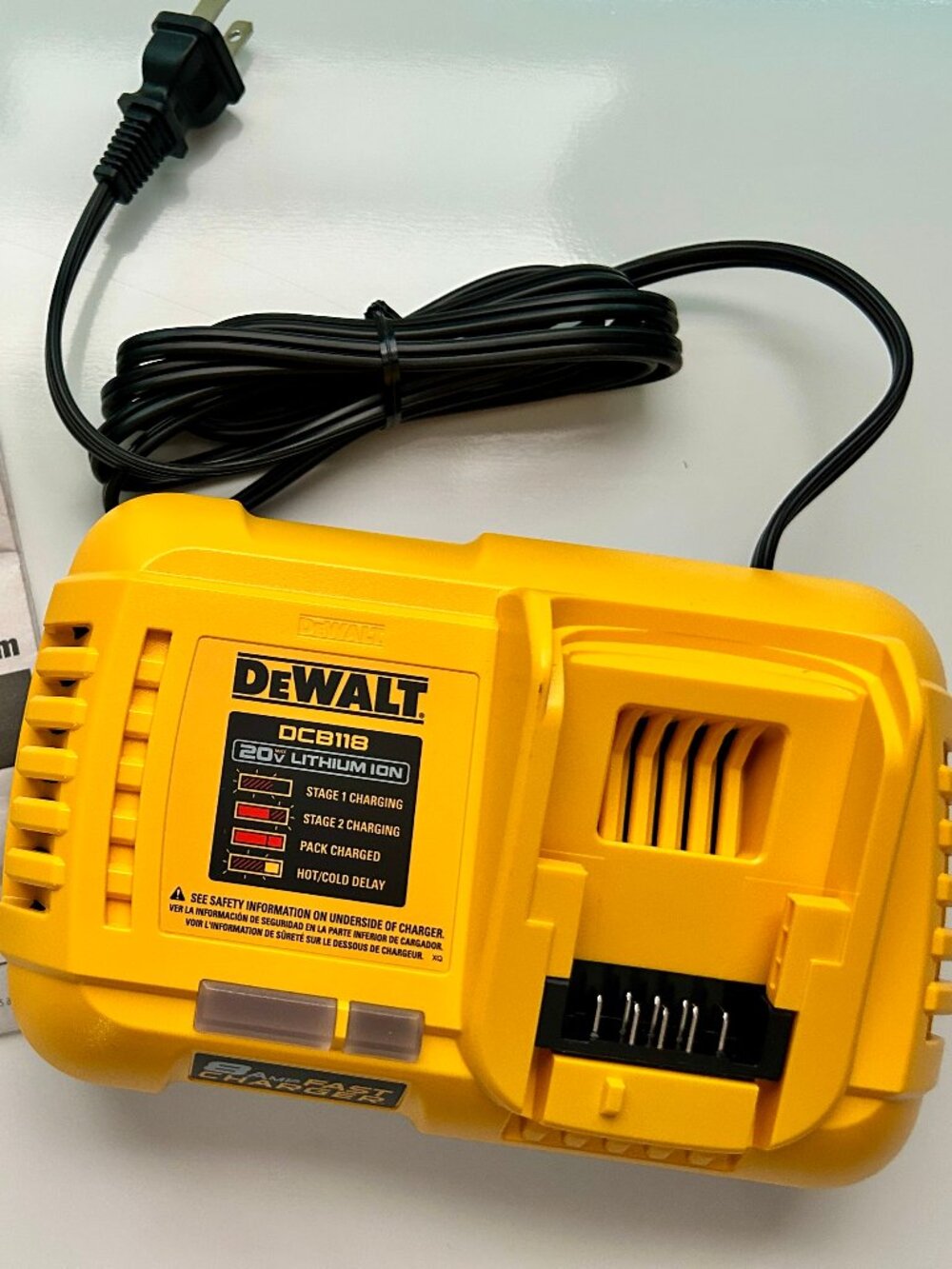 DCB118 DEWALT Charger Fast Flex-Volt 20v/60v MAX 8 Amp **NEW**